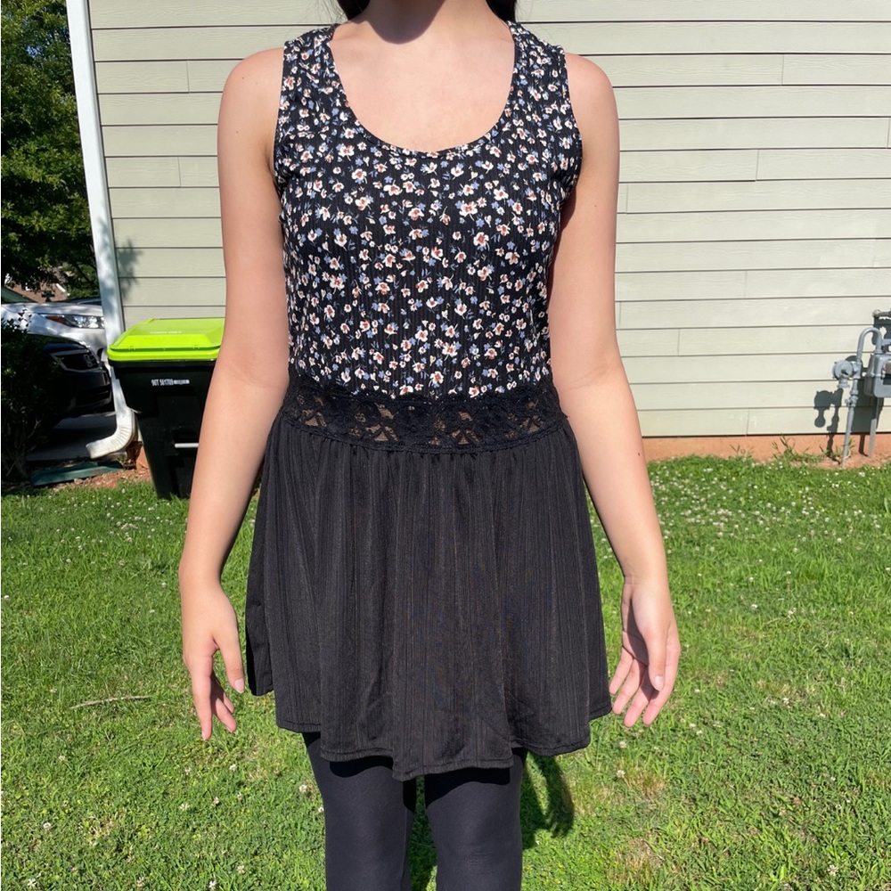 Blumin Apparel Black Lace Floral Tank-Med